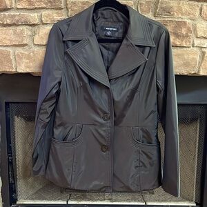 NWOT Weather Tamer black raincoat with front pockets. Size Small